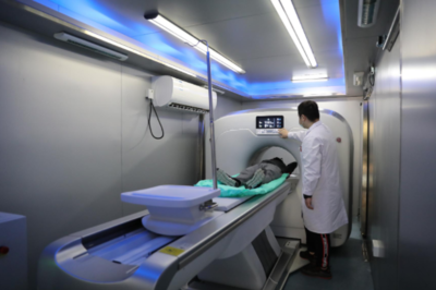 移動CT車駛入武漢科技大學醫院，科技助力復工復產體檢提速